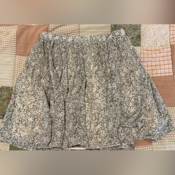 DYNAMITE mini pleated printed skirt - Picture 3 of 5